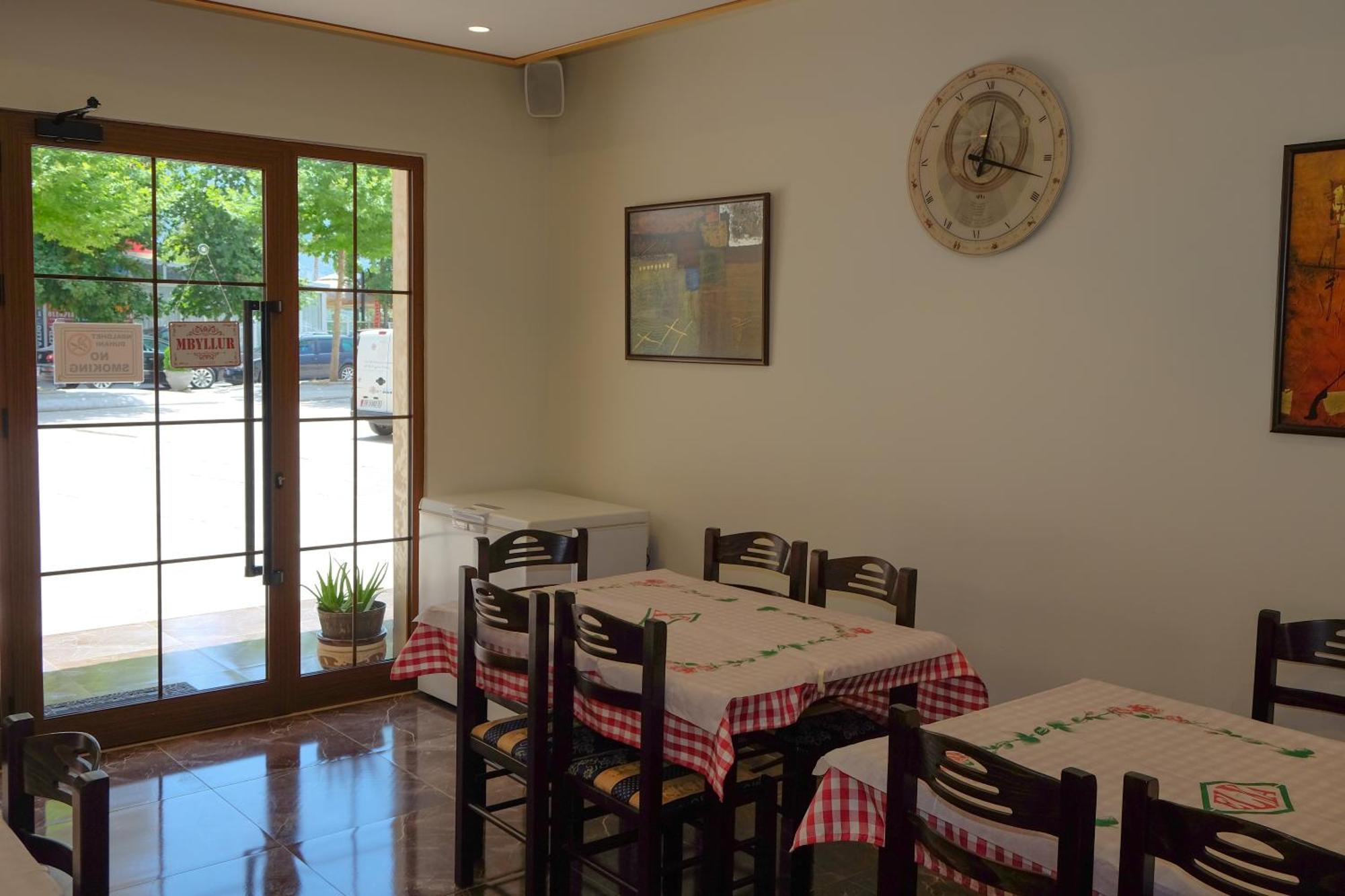 Laid Hotel Vlore Exterior photo