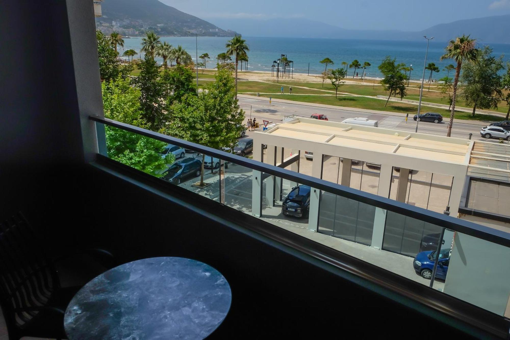 Laid Hotel Vlore Exterior photo