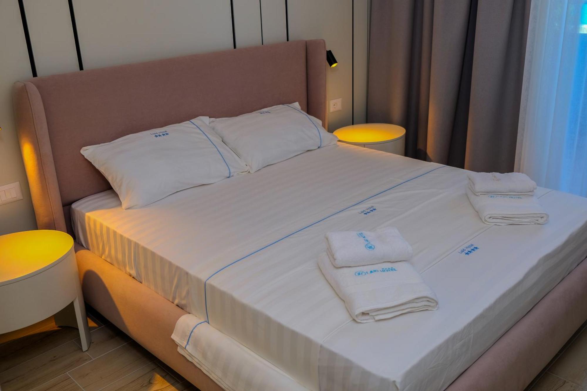 Laid Hotel Vlore Exterior photo