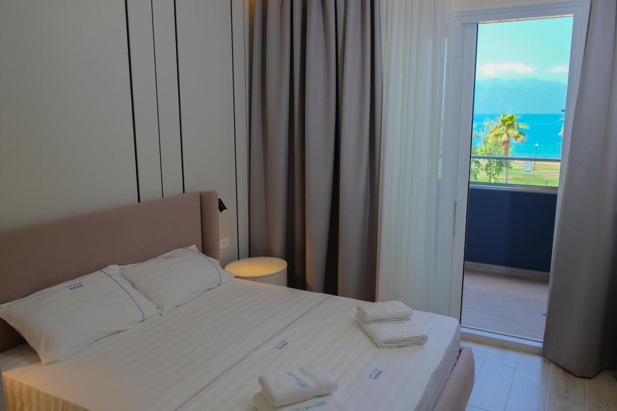 Laid Hotel Vlore Exterior photo