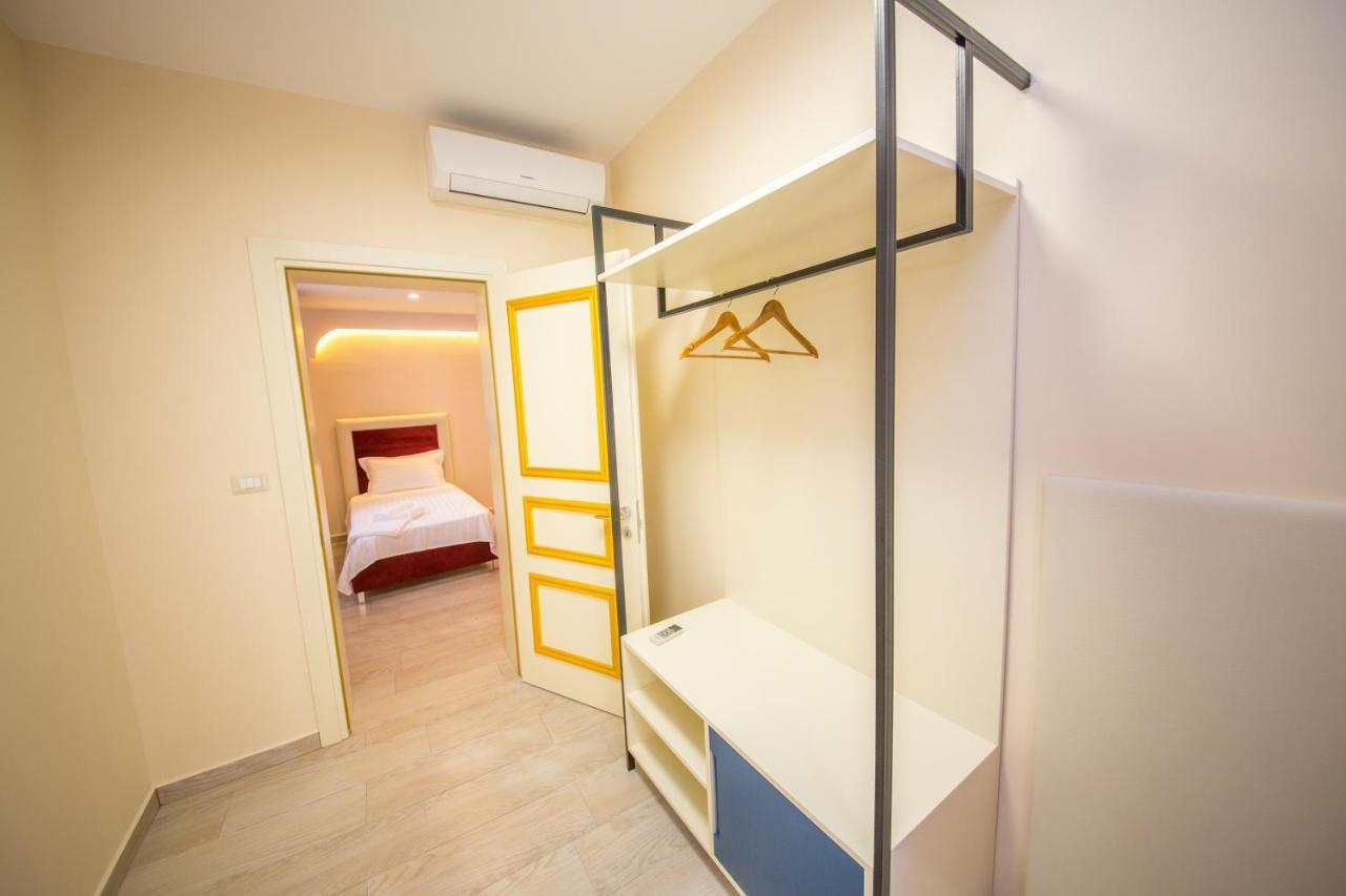 Laid Hotel Vlore Exterior photo