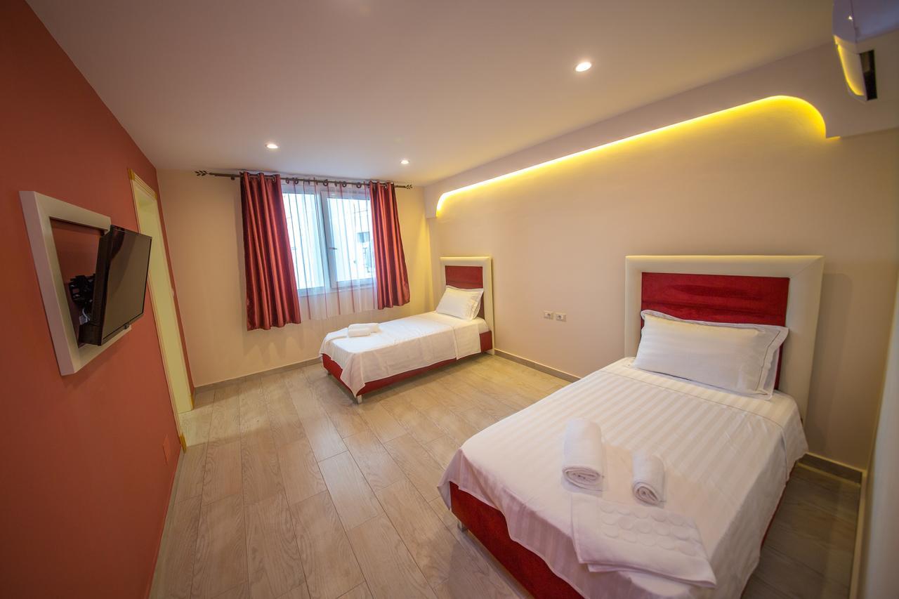 Laid Hotel Vlore Exterior photo