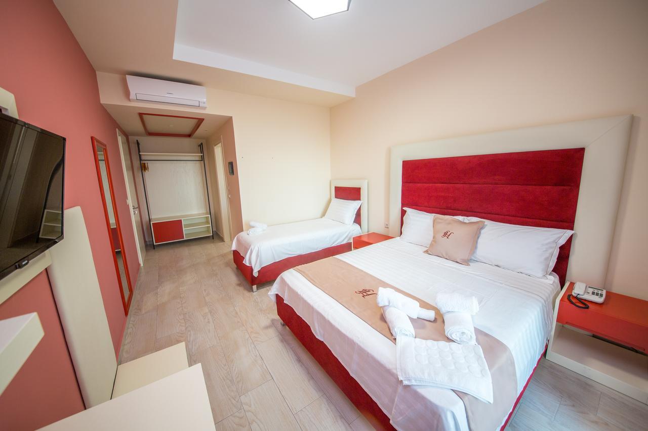 Laid Hotel Vlore Exterior photo