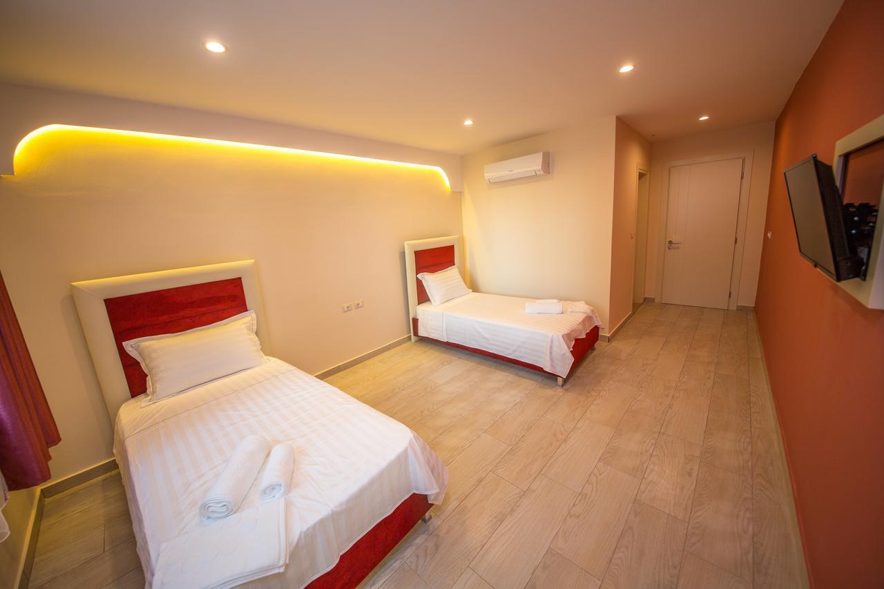 Laid Hotel Vlore Exterior photo