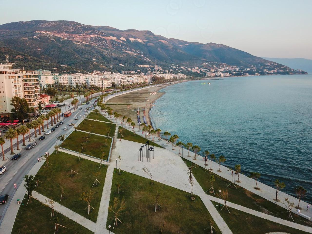 Laid Hotel Vlore Exterior photo